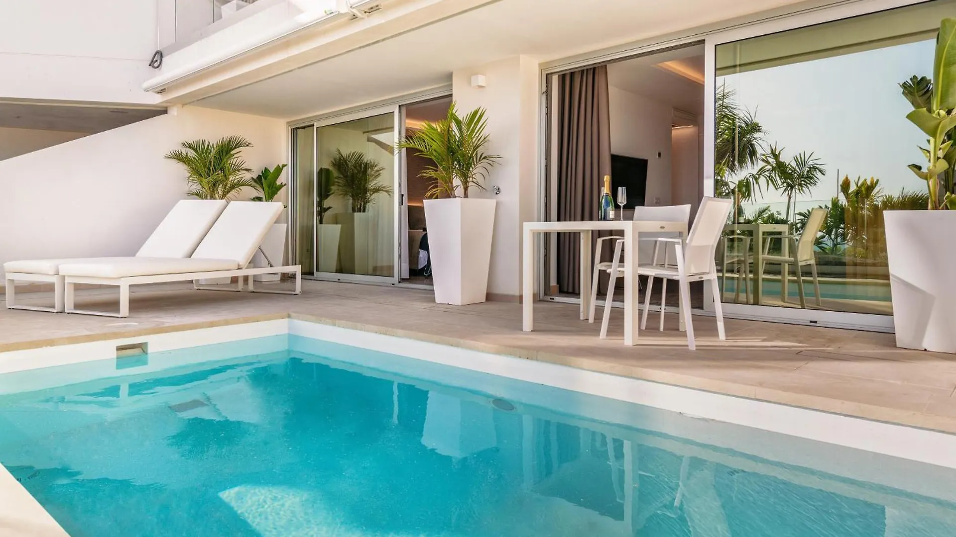 Grand Horizon Luxury Boutique Apartments Puerto Rico